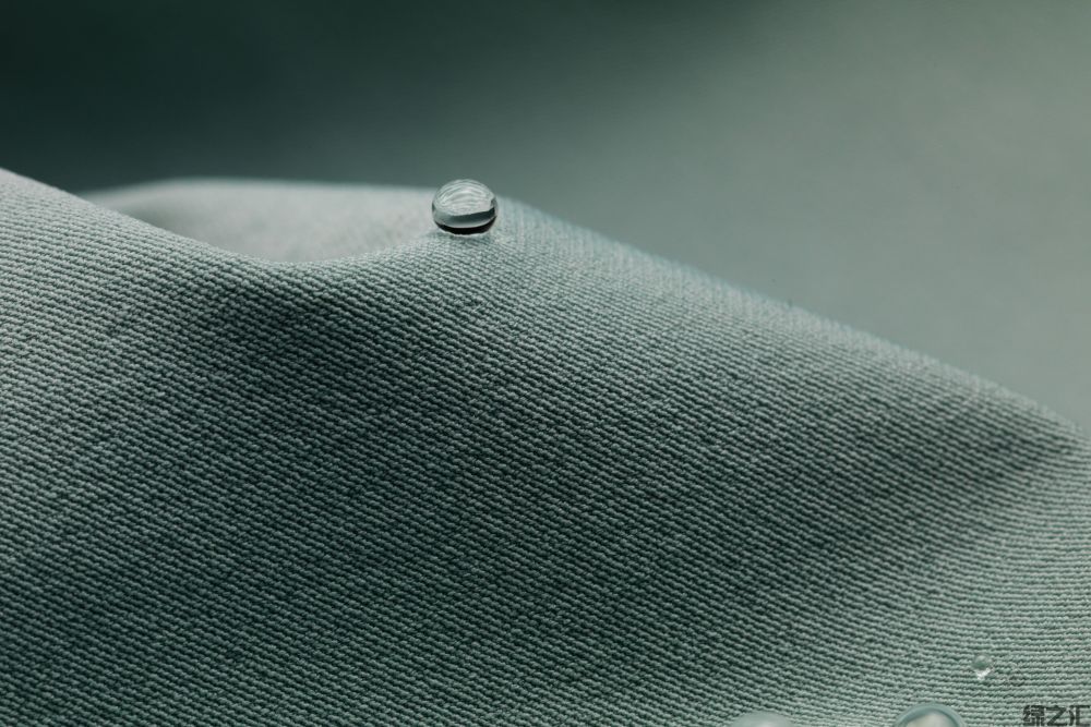 Schoeller Textil AG，91% 尼龍和 9% 彈性纖維。 ? 表演日。